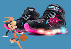 tênis de luzinha preto de cano alto com estampa da Lola do Space Jam