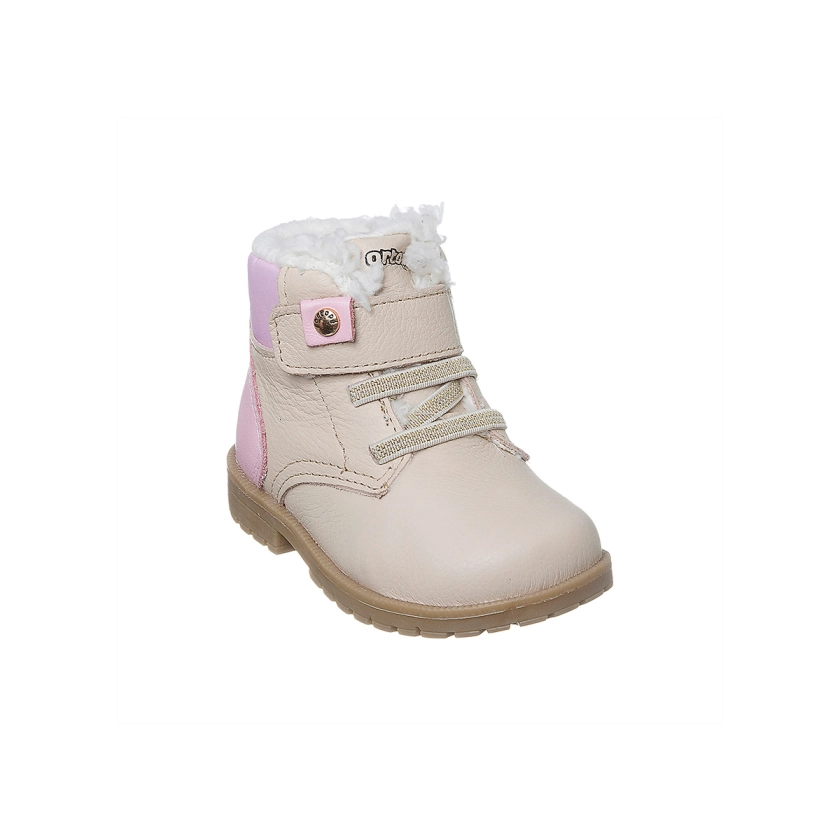 Na imagem temos um lindo coturno infantil feminino Ortopé feito em couro com forro quentinho em lã nas cores nude e rosa.