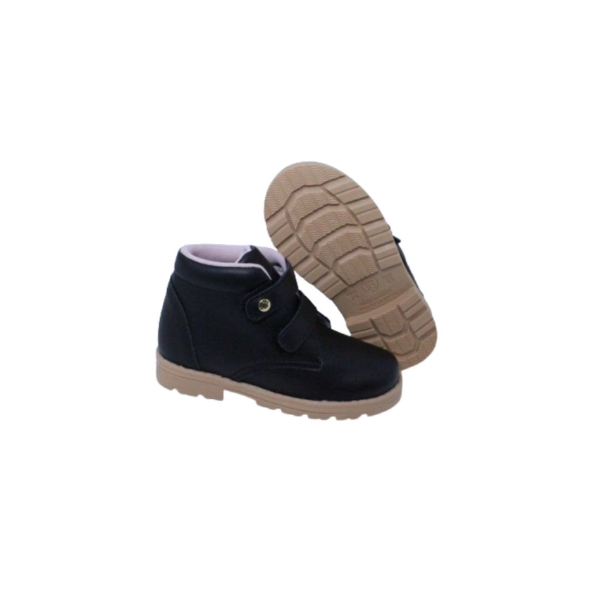 Na imgem temos a bota infantil feminina ortopézinho preta fecho duplo