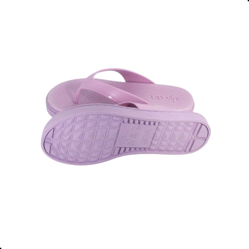 Na imagem temos o chinelo de dedo feminino Dijean conforto na cor Rose Quartz