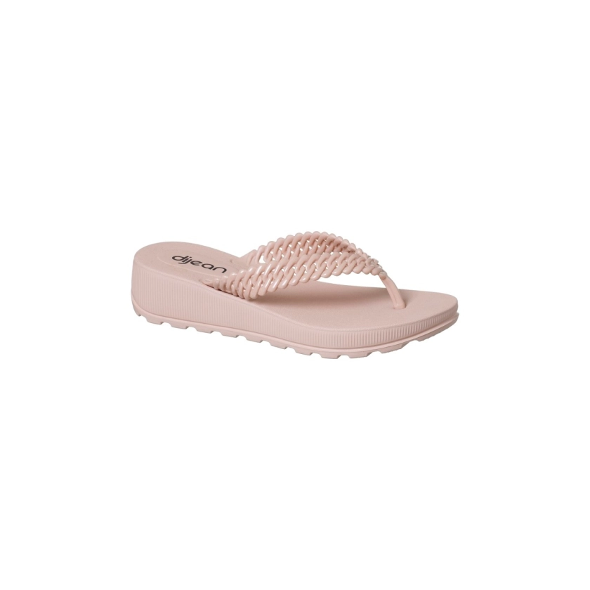 Na imagem temos o chinelo de dedo feminino dijean com correia de correntes trançada com acabamento interno acetinado e acabamento externo em verniz na cor nude