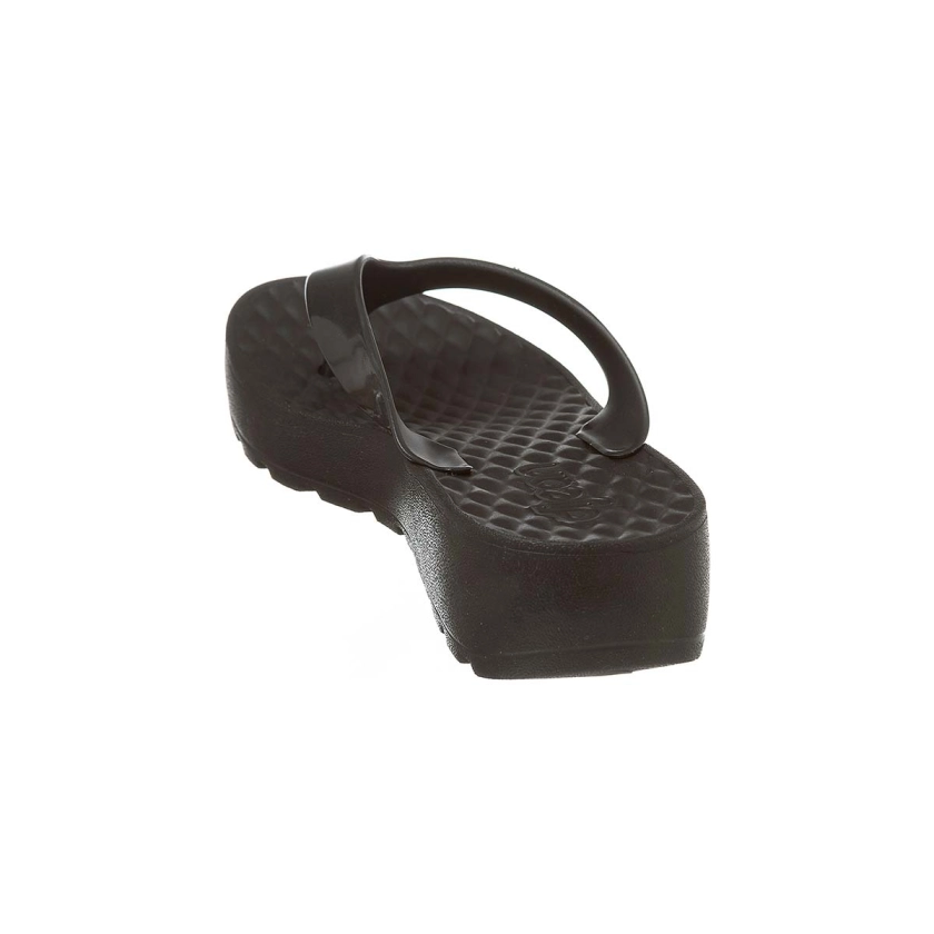 Na imagem temos um chinelo dijean feminino preto com salto de aproximadamente 4 cm. Conforto e estilo para os pés.