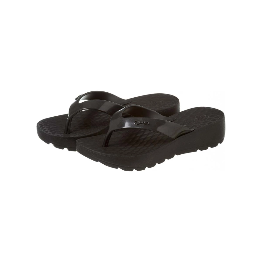 Na imagem temos um chinelo dijean feminino preto com salto de aproximadamente 4 cm. Conforto e estilo para os pés.