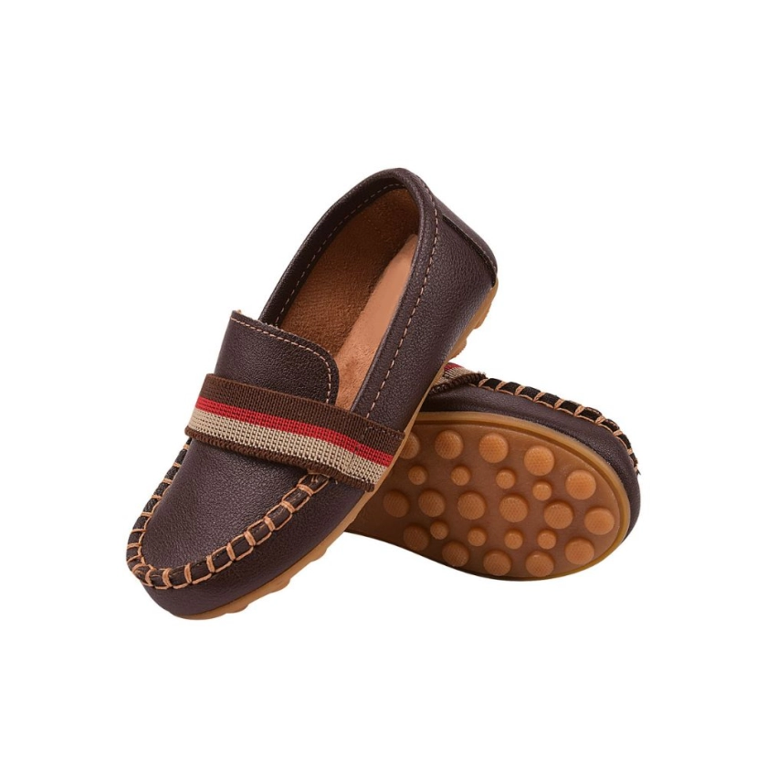 Na foto temos um lindo mocassim masculino super confortável na cor Marrom