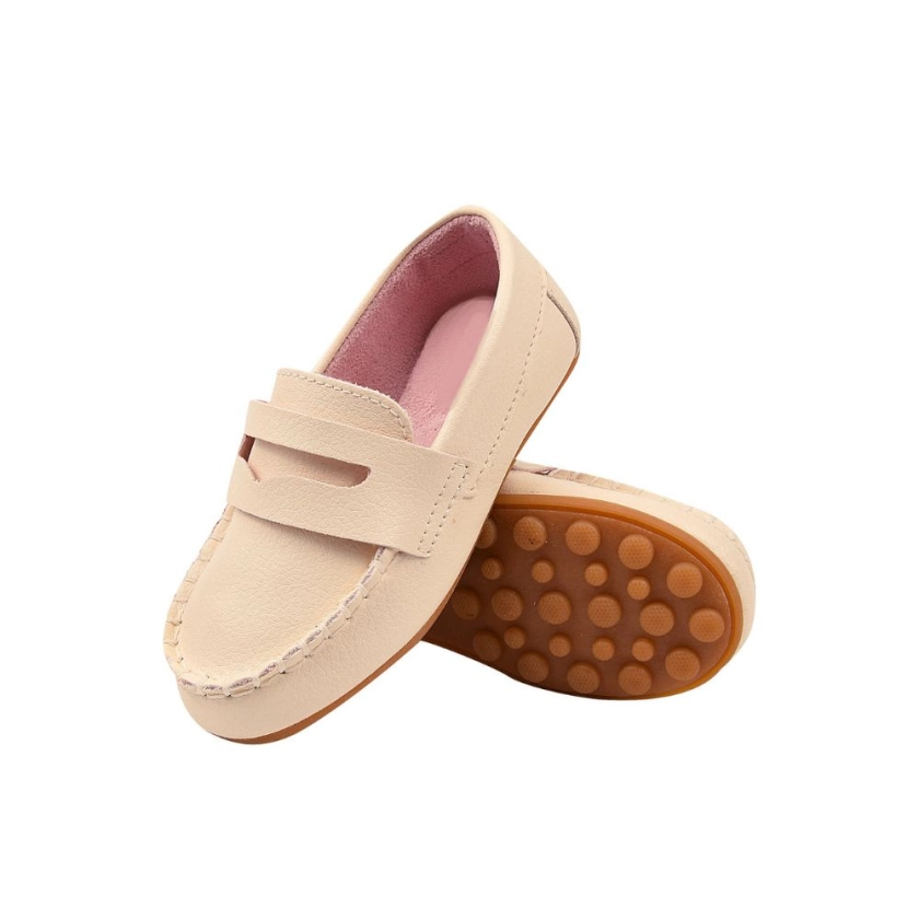 Na foto temos um lindo mocassim masculino super confortável na cor Marfim