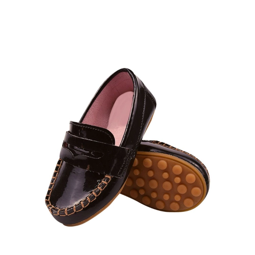 Na foto temos um lindo mocassim masculino super confortável na cor Verniz Preta