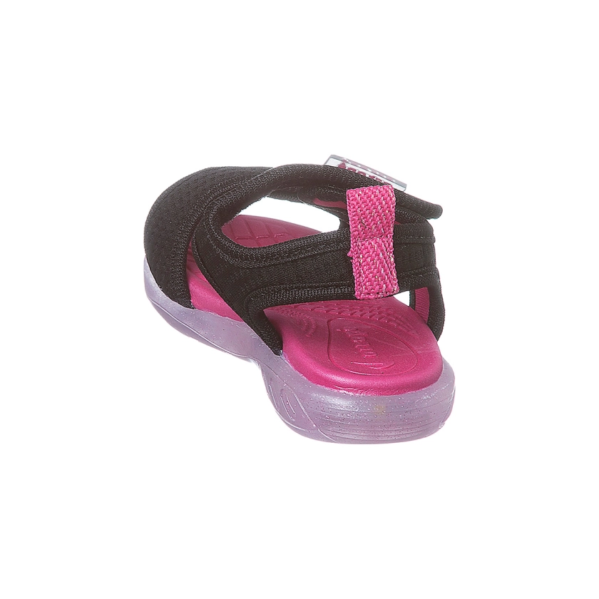 Na imagem temos uma linda sandália de led infantil feminina Ortopé nas cores preto e pink. Fecho duplo em velcro.