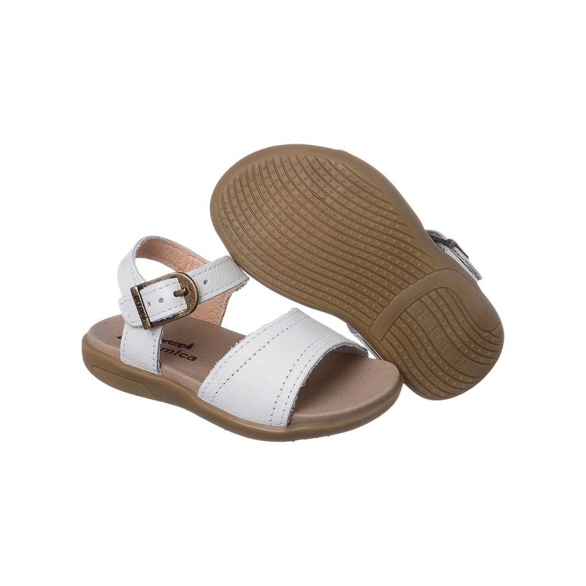 Na imagem temos uma linda sandália infantil feminina Ortopé na cor branca. Básica e confortável para o dia a dia.