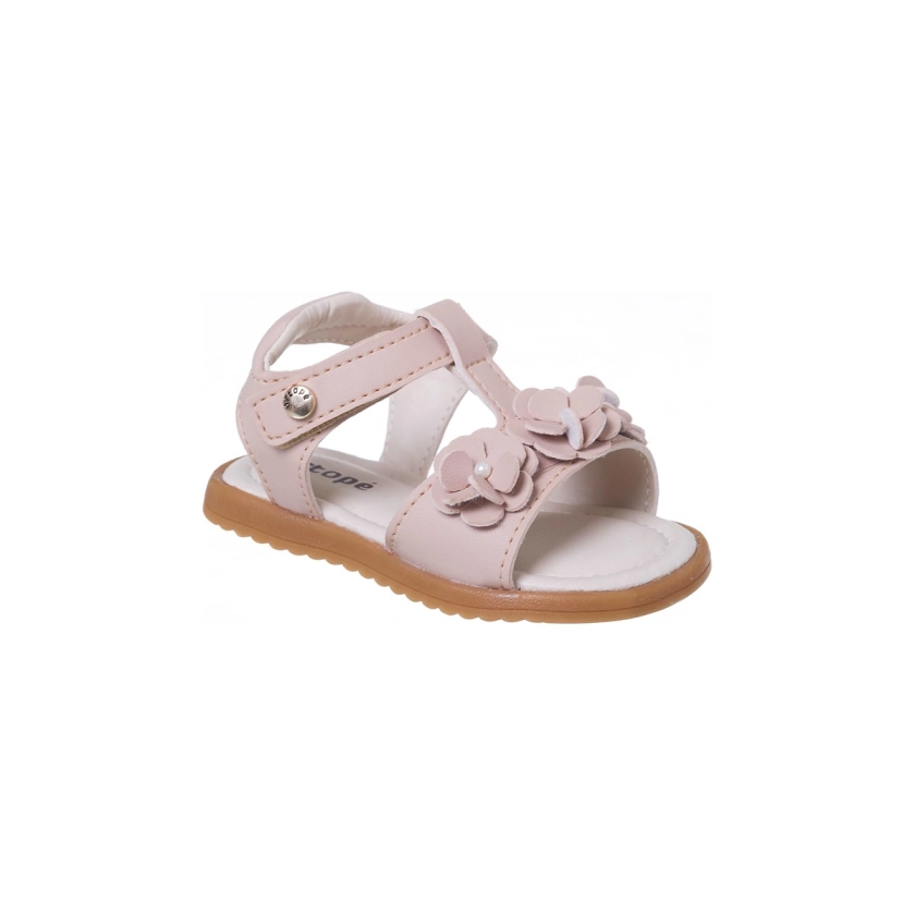Na imagem temos uma linda sandália Ortopézinho perfeita para as pequenas que estão começando a dar seus primeiros passinhos! Suas flores trazem todo o charme ao calçado na sua linda cor nude, com ela conseguimos compor vários looks, perfeita para diversas ocasiões como, aniversarios, passeios ao parque, etc. Muito prática pois seu fecho em fita aderente facilita o dia dia dos papais e tras autonomia para as pequenas, já que a sandalia é facil de calçar e facil de tirar.