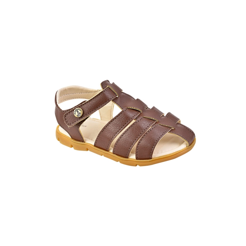 Na imagem temos uma linda sandália em tiras fechadas que mantém os pezinhos seguros durante as brincadeiras, confeccionada em materiais de ponta essa sandália oferece durabilidade e resistência, feita na cor marrom para combinar com qualquer look.