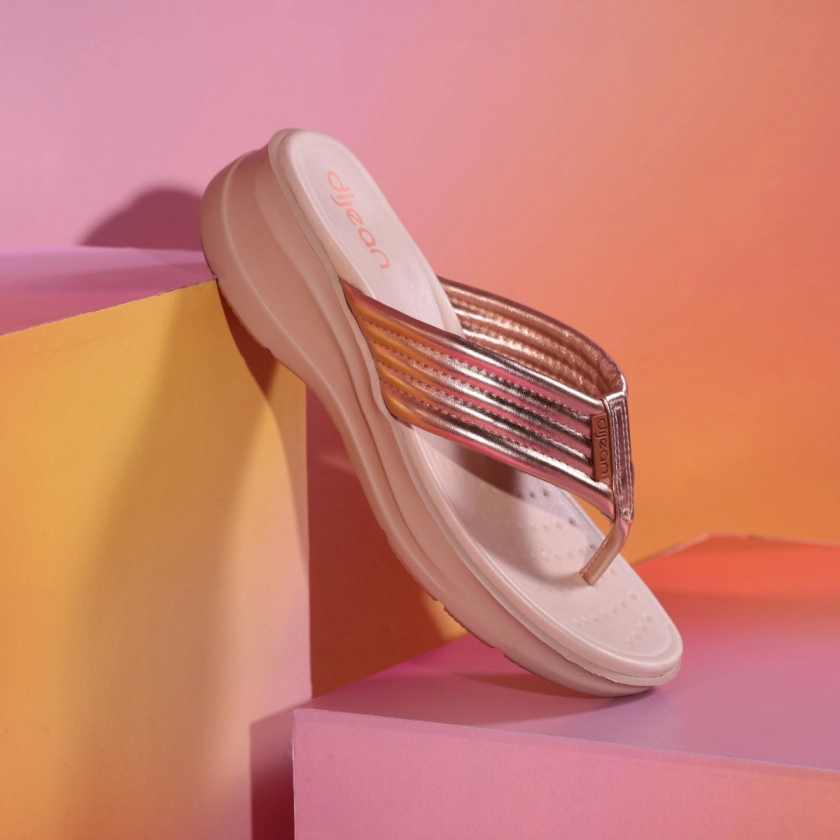 Na imagem temos uma linda Sandália Papete Feminina Dijean na Cor Preta com tiras largas e acolchoadas materiais em EVA trazendo todo conforto que seus pés precisam! Estilo, conforto e leveza só aqui na Dijean.