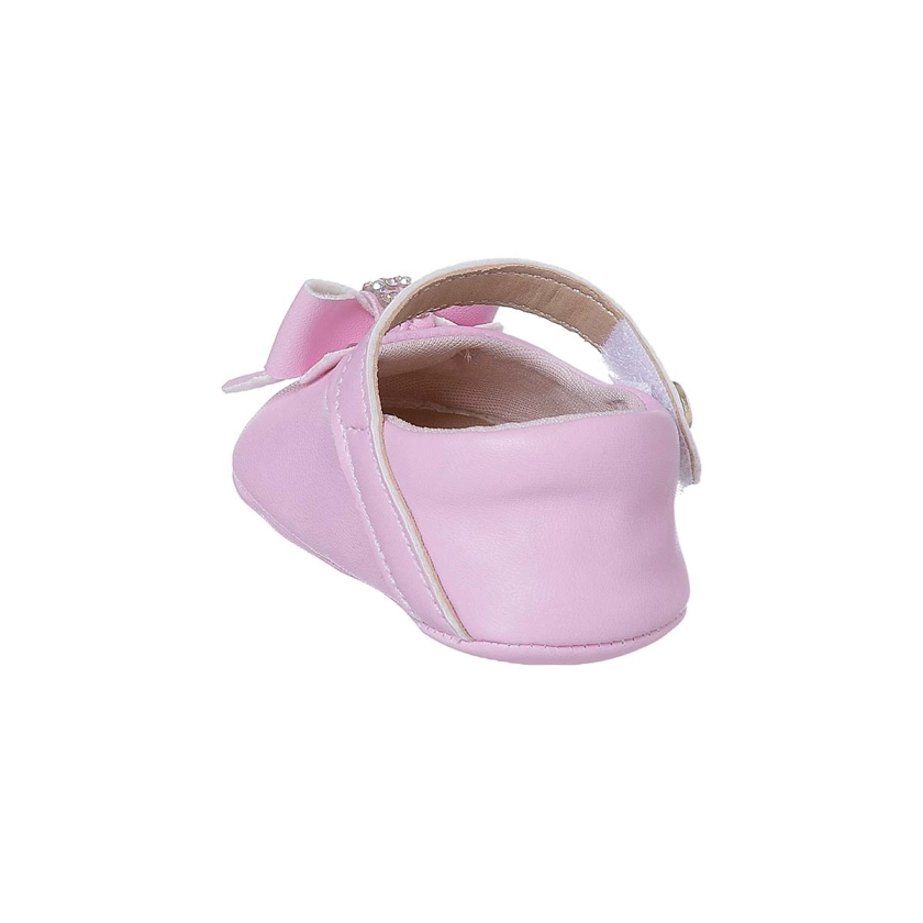 Na imagem, uma linda Sapatilha Ortopézinho para Bebês menina, na cor Lilás com enfeite de laço. Super confortável.