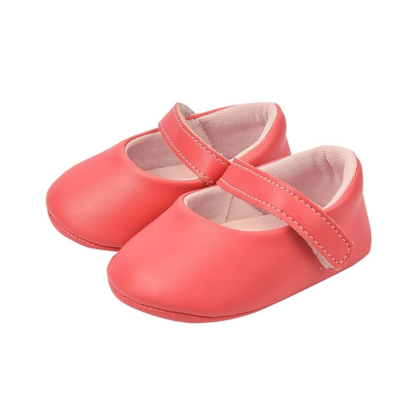 Na foto temos uma linda sapatilha de bebê confortável, leve e respirável com calce pratico, fechamento através de fita aderente, na cor coral para deixar o look da sua pequena mais fofo. Vem conferir!