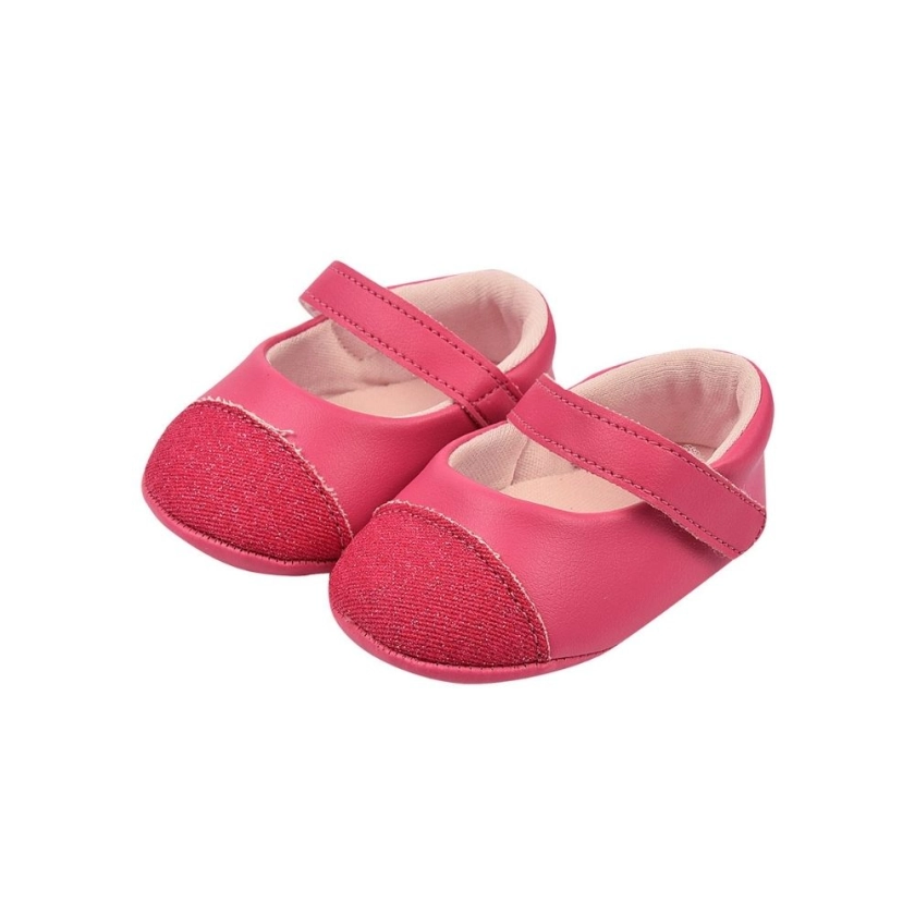 Na foto temos uma linda sapatilha para bebês, super confortável, leve e respirável na cor pink trazendo um charme para o look da sua princesa, Vem conferir! 