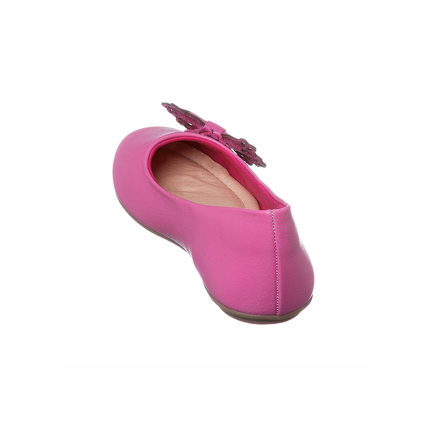 Na imagem temos uma linda sapatilha infantil Ortopé na cor pink com detalhe de laço.
