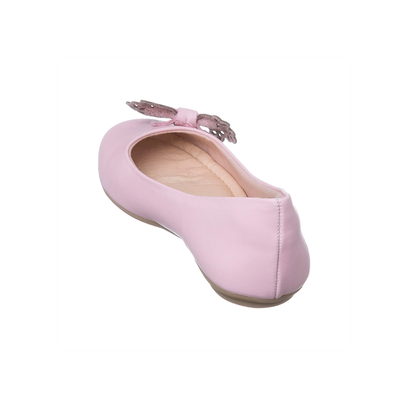 Na imagem temos uma linda sapatilha infantil Ortopé na cor rosa com detalhe de laço.