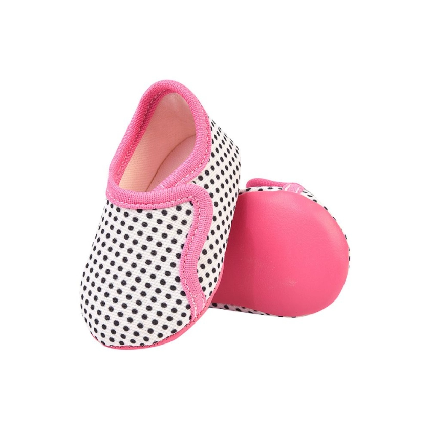 Na foto temos um lindo sapatinho de bebe super confortável feito em tecido, nas cores branco e rosa com detalhe em bolinhas pretas, Vem conferir!