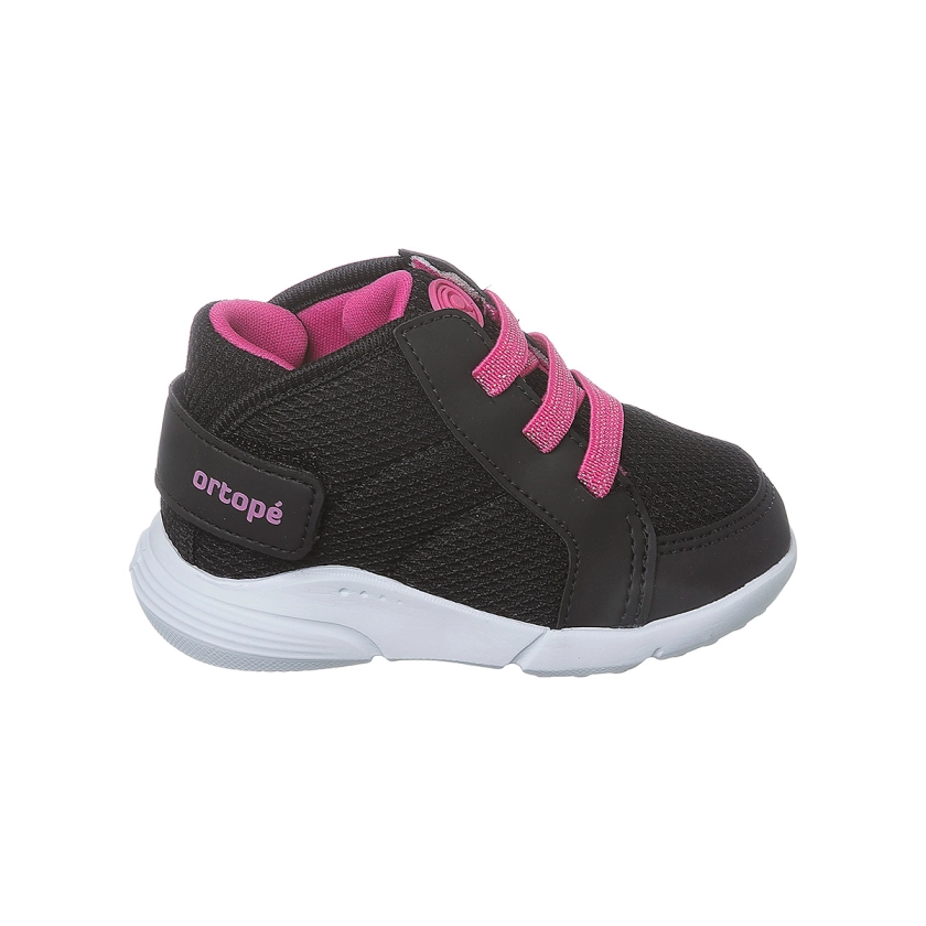 Na imagem temos um lindo tênis cano alto infantil feminino Ortopé nas cores preto e pink.