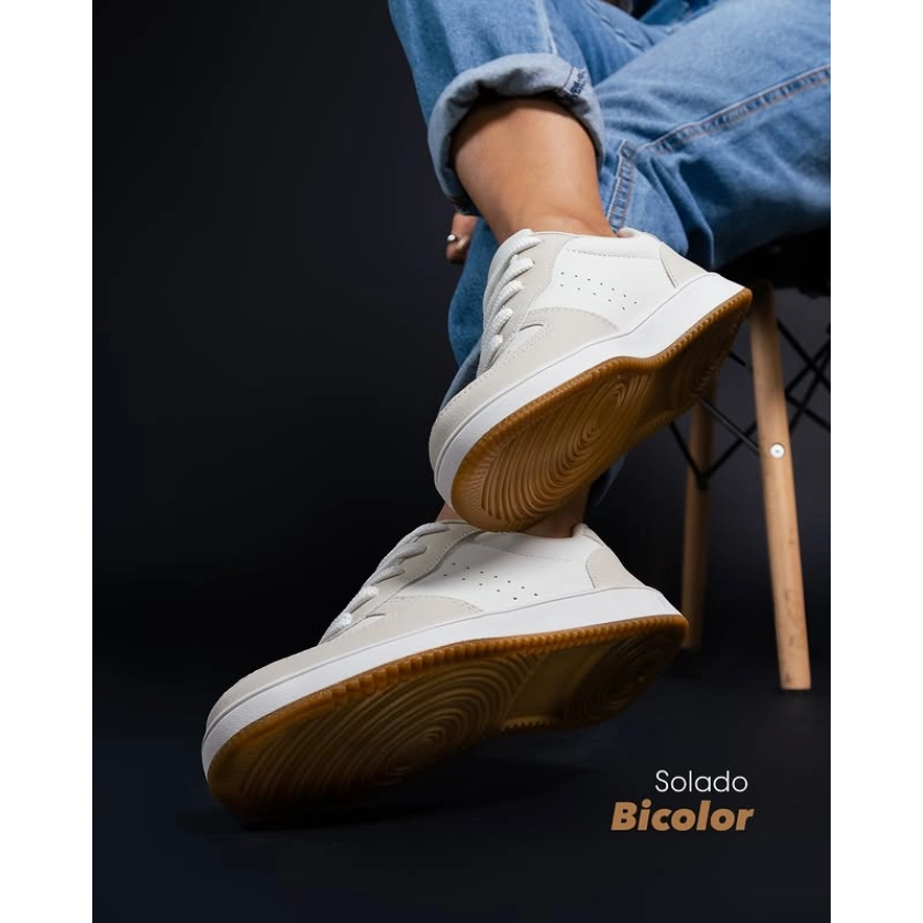 Na imagem temos o lindo tênis feminino dijean flatform com fecho em cadarço nas cores baranco/off white