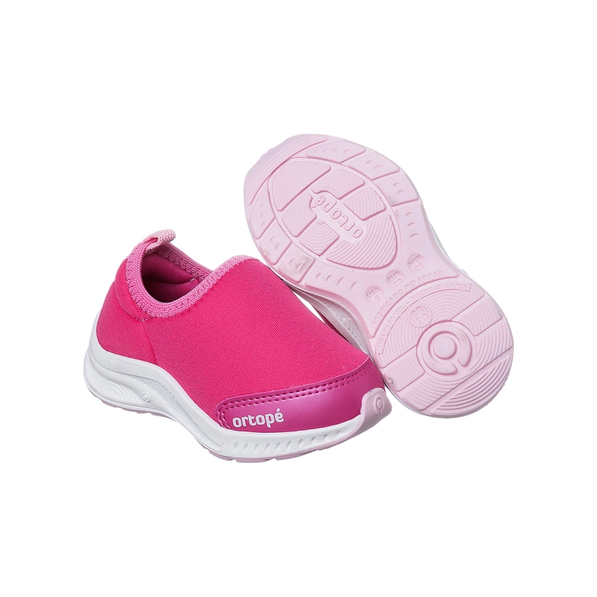 Na imagem temos um lindo tênis infantil feminino Ortopé calce fácil todo na cor rosa pink.