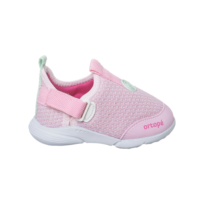 Na imagem temos um lindo tênis infantil feminino Ortopé feito em tecido na cor rosa. Calce através de velcro lateral.