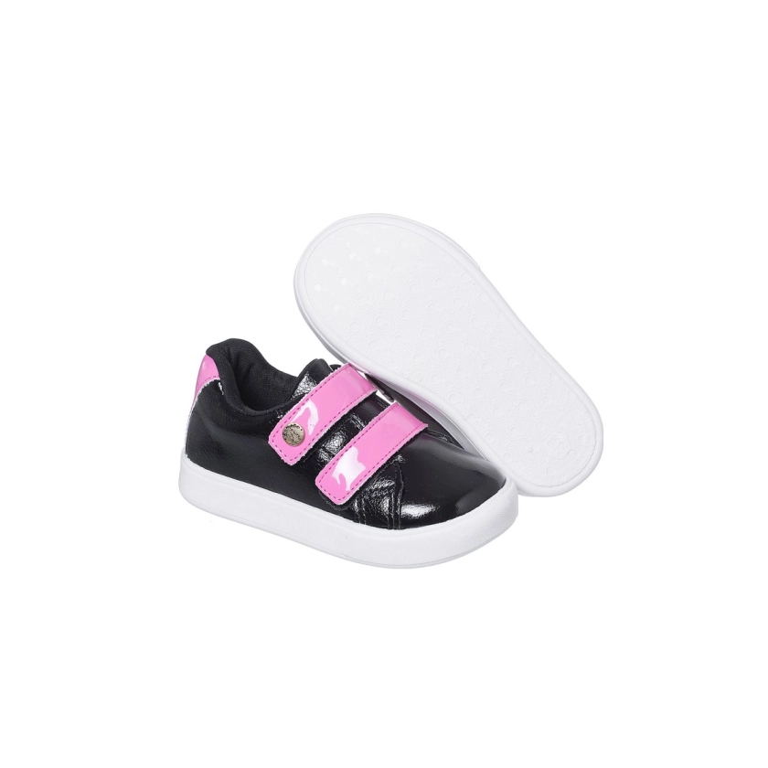 Na imagem temos um lindo tênis na cor Preto Pink, com fecho duplo aderente, confortável, acolchoado perfeito para os pézinhos delicados das pequenas