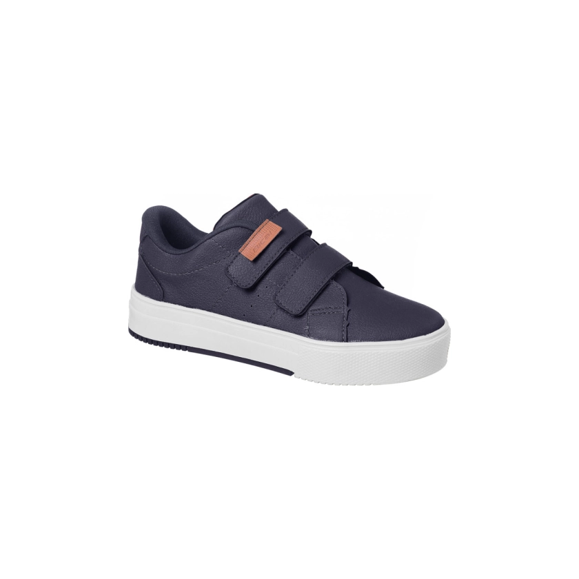 Nessa foto, temos um lindo tênis infantil masculino da linha Bical Street na elegante cor marinho. Este tênis é mais do que apenas um calçado, é um companheiro de aventuras para os pequenos exploradores. Feito com materiais de alta qualidade, como o cabedal em polímero resistente, solado TR emborrachado e palmilha em EVA, este tênis oferece conforto, durabilidade e estilo em cada detalhe. Disponível em tamanhos do 25 ao 36, este calçado é perfeito para crianças de diversas idades. Seja para brincadeiras no parque, atividades escolares ou eventos mais formais, este tênis proporciona aderência excepcional e suporte a cada passo, garantindo que os pequenos estejam sempre prontos para explorar o mundo com energia, alegria e, é claro, muito estilo.
