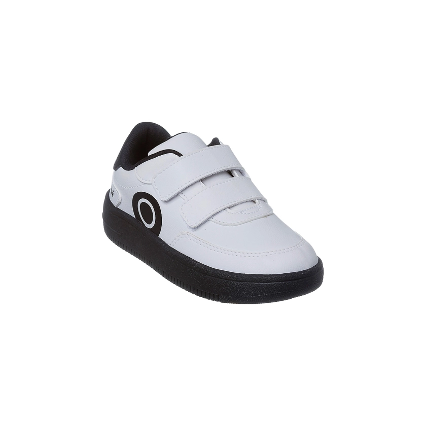 Na imagem temos um lindo tênis infantil masculino Ortopé nas cores preto e branco com calce prático através de fita dupla em velcro.