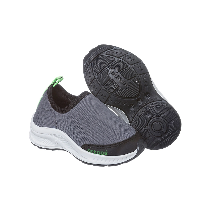 Na imagem temos um lindo tênis infantil masculino Ortopé calce fácil na cor cinza.
