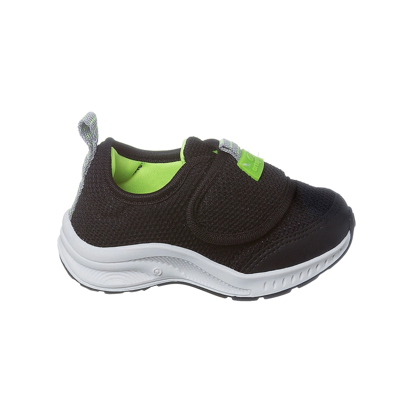 Na imagem temos um lindo tênis infantil masculino Ortopé calce prático através de velcro na cor preta.