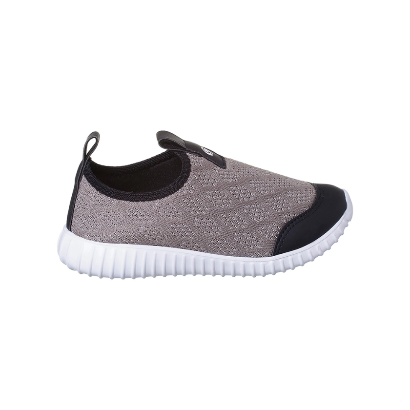 Na imagem, temos um lindo tênis infantil masculino Ortopé Like cinza. Este calçado destaca-se pelo seu design slip-on, que facilita o calce e a retirada, tornando-o perfeito para a rotina das crianças. O cabedal é confeccionado em tecido polímero, proporcionando conforto e ventilação, além de um visual moderno e versátil. O solado é feito de TR emborrachado, garantindo durabilidade e aderência ao caminhar, o que é ideal para crianças ativas, oferecendo segurança e estabilidade em diversas superfícies. Um detalhe em verde neon na parte interna adiciona um toque de cor e estilo. Este tênis é ideal para o dia a dia, atividades escolares e momentos de lazer, combinando conforto e praticidade com um visual estiloso. A marca Ortopé, reconhecida pela qualidade e inovação em calçados infantis, assegura que os pés dos pequenos estejam sempre bem cuidados.
