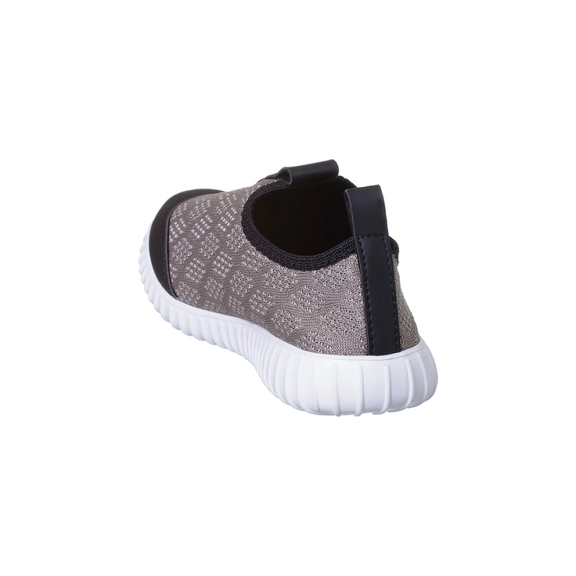 Na imagem, temos um lindo tênis infantil masculino Ortopé Like cinza. Este calçado destaca-se pelo seu design slip-on, que facilita o calce e a retirada, tornando-o perfeito para a rotina das crianças. O cabedal é confeccionado em tecido polímero, proporcionando conforto e ventilação, além de um visual moderno e versátil. O solado é feito de TR emborrachado, garantindo durabilidade e aderência ao caminhar, o que é ideal para crianças ativas, oferecendo segurança e estabilidade em diversas superfícies. Um detalhe em verde neon na parte interna adiciona um toque de cor e estilo. Este tênis é ideal para o dia a dia, atividades escolares e momentos de lazer, combinando conforto e praticidade com um visual estiloso. A marca Ortopé, reconhecida pela qualidade e inovação em calçados infantis, assegura que os pés dos pequenos estejam sempre bem cuidados.