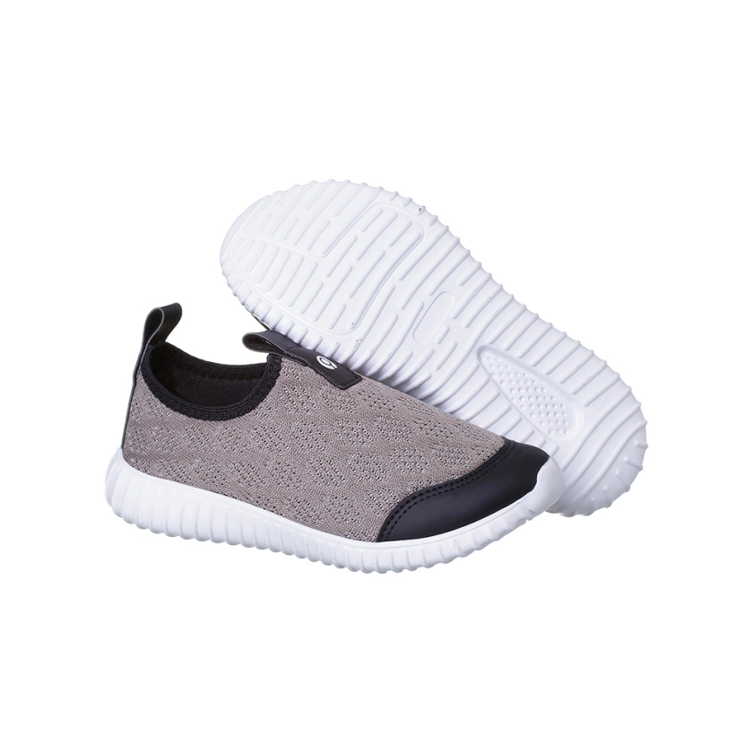 Na imagem, temos um lindo tênis infantil masculino Ortopé Like cinza. Este calçado destaca-se pelo seu design slip-on, que facilita o calce e a retirada, tornando-o perfeito para a rotina das crianças. O cabedal é confeccionado em tecido polímero, proporcionando conforto e ventilação, além de um visual moderno e versátil. O solado é feito de TR emborrachado, garantindo durabilidade e aderência ao caminhar, o que é ideal para crianças ativas, oferecendo segurança e estabilidade em diversas superfícies. Um detalhe em verde neon na parte interna adiciona um toque de cor e estilo. Este tênis é ideal para o dia a dia, atividades escolares e momentos de lazer, combinando conforto e praticidade com um visual estiloso. A marca Ortopé, reconhecida pela qualidade e inovação em calçados infantis, assegura que os pés dos pequenos estejam sempre bem cuidados.