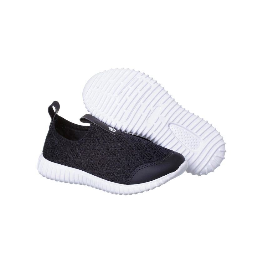Na imagem, temos um lindo tênis infantil masculino Ortopé Like preto. Este calçado destaca-se pelo seu design slip-on, que facilita o calce e a retirada, tornando-o perfeito para a rotina das crianças. O cabedal é confeccionado em tecido polímero, proporcionando conforto e ventilação, além de um visual moderno e versátil. O solado é feito de TR emborrachado, garantindo durabilidade e aderência ao caminhar, o que é ideal para crianças ativas, oferecendo segurança e estabilidade em diversas superfícies. Um detalhe em verde neon na parte interna adiciona um toque de cor e estilo. Este tênis é ideal para o dia a dia, atividades escolares e momentos de lazer, combinando conforto e praticidade com um visual estiloso. A marca Ortopé, reconhecida pela qualidade e inovação em calçados infantis, assegura que os pés dos pequenos estejam sempre bem cuidados.