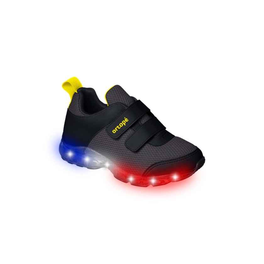 Na foto, apresentamos o encantador Tênis Infantil Masculino Ortopé Power Light Fecho Duplo Preto, perfeito para as aventuras diárias dos pequenos. Confeccionado em Tecido/Polímero resistente, destaca-se pelo design moderno e conforto. A Palmilha Gravidade Zero oferece absorção de impactos, e o Solado TR Emborrachado proporciona segurança. O calce é prático, com fita dupla aderente. Disponível nos tamanhos do 26 ao 34. Dicas de cuidado incluem limpeza com pano úmido e sabão neutro, evitando alvejantes, e a não utilização de máquinas de lavar ou secadoras.