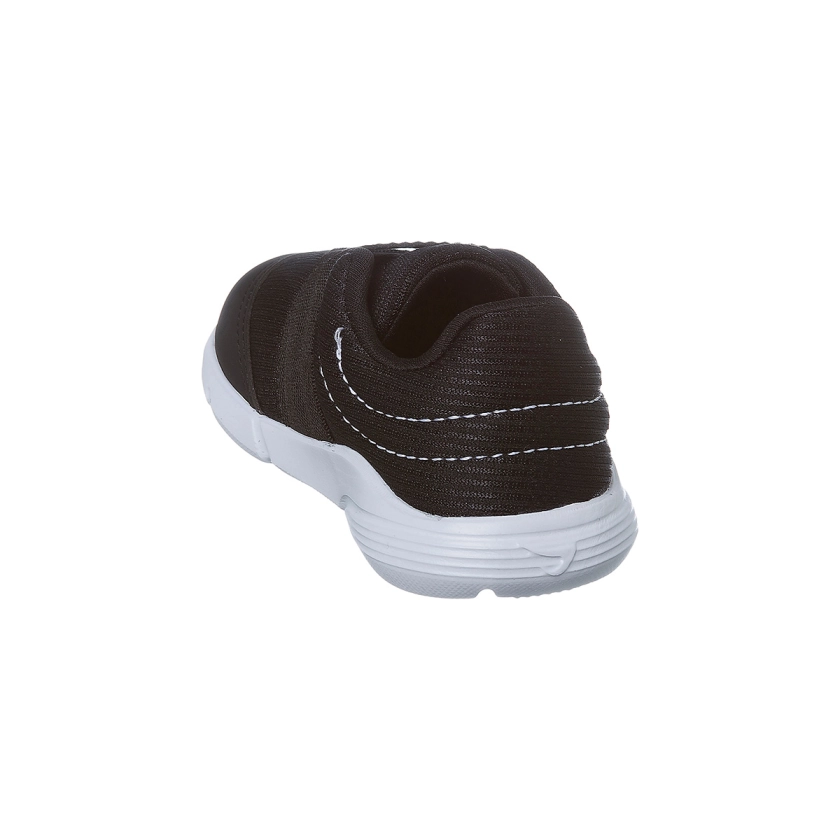 Na imagem temos um lindo tênis infantil masculino Ortopé na cor preta. Calce prático através de velcro.