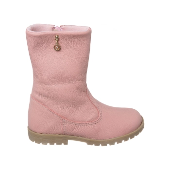 Na imagem temos uma linda bota cano alto infantil feminina Ortopé feita em couro na cor rosa. Calce através de zíper lateral.