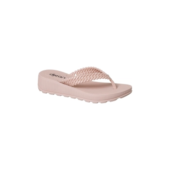 Na imagem temos o chinelo de dedo feminino dijean com correia de correntes trançada com acabamento interno acetinado e acabamento externo em verniz na cor nude