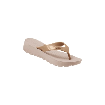 Na imagem temos o chinelo de dedo feminino dijean com solado tratorado tiras em pvc acetinadas na cor dourado