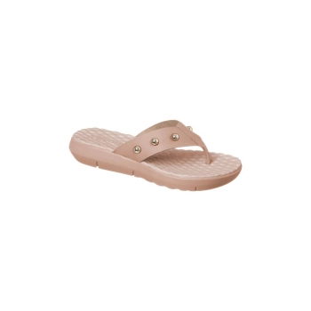 Na imagem, temos o Chinelo de Dedo Feminino Dijean na cor nude, com detalhes dourados. Este chinelo combina estilo e conforto, sendo ideal para uso diário. Feito com material de alta qualidade, ele possui uma palmilha texturizada que proporciona uma sensação agradável aos pés. Os detalhes dourados nas tiras conferem um toque sofisticado, tornando-o perfeito para diversas ocasiões, desde momentos casuais até situações que exigem um pouco mais de elegância.