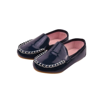 Na foto temos um lindo mocassim masculino super confortável na cor Verniz Azul Marinho