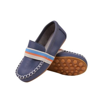 Na foto temos um lindo mocassim masculino super confortável na cor Azul Cobalto.