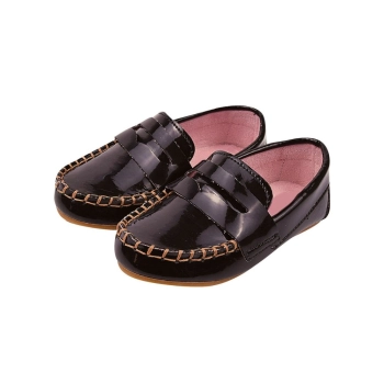 Na foto temos um lindo mocassim masculino super confortável na cor Verniz Preta 