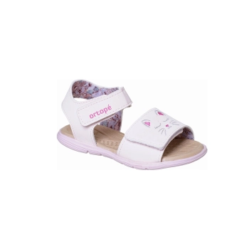 Na imagem, uma linda sandália em fechamento em velcro, com carinha de gatinho bordada na frente, e forro florido, exterior cor nude