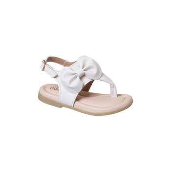 Na imagem temos uma linda sandália Ortopé linha sonho na cor off white que acompanha um lindo laço lateral. Palmilha duo soft macia e fofinha. Fechamento em fivela com pino para um ajuste confortável.