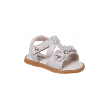 Na imagem temos uma linda sandália Ortopézinho perfeita para as pequenas que estão começando a dar seus primeiros passinhos! Suas flores trazem todo o charme ao calçado na sua linda cor areia, com ela conseguimos compor vários looks, perfeita para diversas ocasiões como, aniversarios, passeios ao parque, etc. Muito prática pois seu fecho em fita aderente facilita o dia dia dos papais e tras autonomia para as pequenas, já que a sandalia é facil de calçar e facil de tirar.