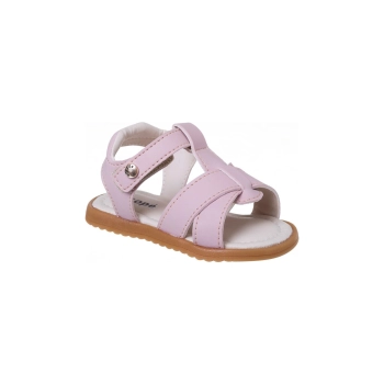 Na imagem temos uma linda sandália Ortopézinho perfeita para as pequenas que estão começando a dar seus primeiros passinhos! Suas tiras trançadas trazem o charme ao calçado exclusivamete porque é na cor Rose, então com ela conseguimos compor vários looks, perfeita para diversas ocaziões como, aniversarios, passeios ao parque, etc. Muito prática pois seu fecho em fita aderente facilita o dia dia dos papais e tras autonomia para as pequenas, já que a sandalia é facil de calçar e facil de tirar.