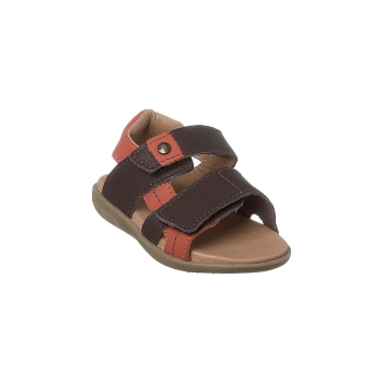 Na imagem temos uma linda sandália infantil masculina Ortopé feita em couro na cor marrom café. Fecho com duas fitas em velcro.