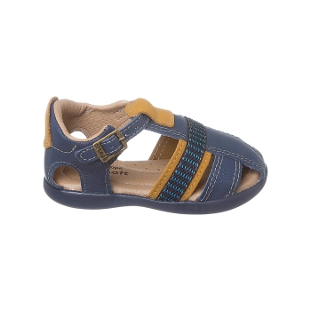 Na imagem temos uma linda sandália infantil masculina Ortopé feita em couro nas cores azul marinho e mostarda.