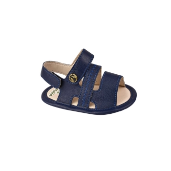 Apresentamos a Sandália RN Masculino Sameka Bordado Azul Marinho, ideal para bebês de 1 a 4 meses. Confeccionada em material sintético de alta qualidade, possui fechamento em velcro único e abertura total, facilitando o calçar. A palmilha macia e acolchoada proporciona conforto máximo. O bordado em azul marinho dá um toque estiloso e divertido, tornando esta sandália perfeita para qualquer ocasião.